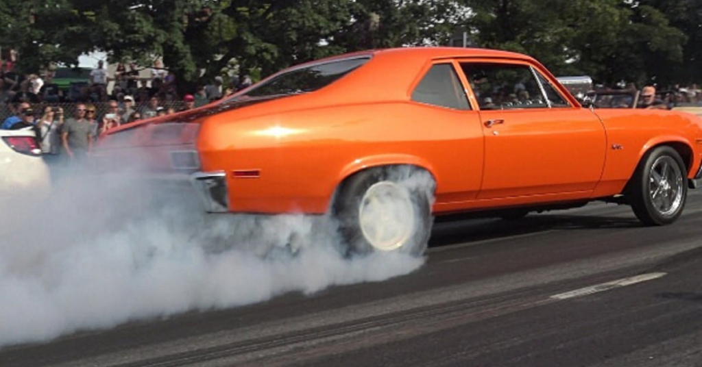 Muscle Car Street Burnouts Hot Rods: Peeling Out Burning Rubber